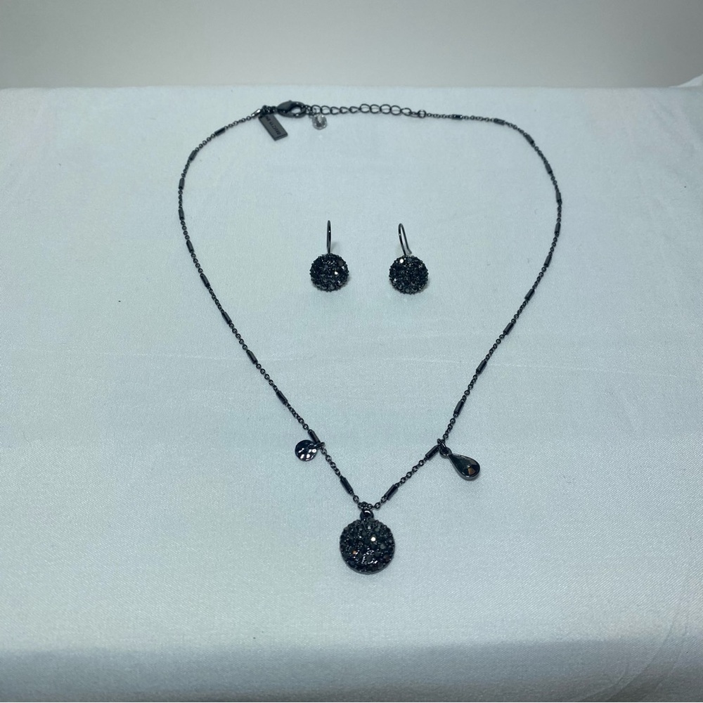 The Limited Black Pendant Necklace and Earring Set